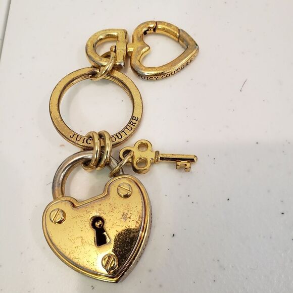 Juicy Couture Gold Heart Lock Key Keychain - Picture 1 of 4